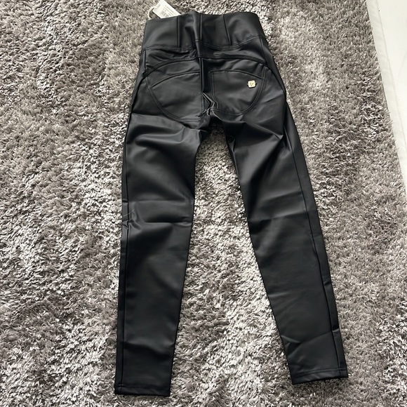 Freddy wr.up s/4 small black faux leather high waisted new nwt full length - Picture 6 of 11